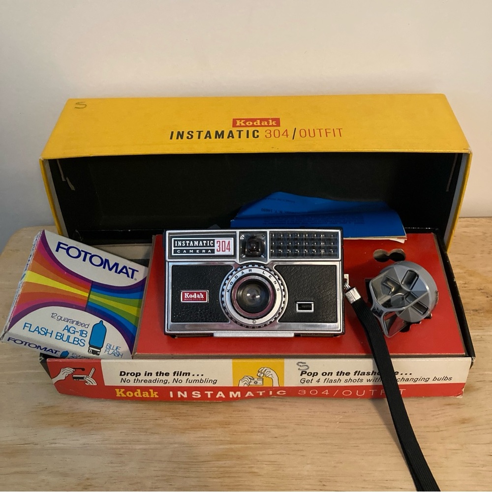 Vintage Film Camera 1960’s Kodak 304 Instamatic Outfit